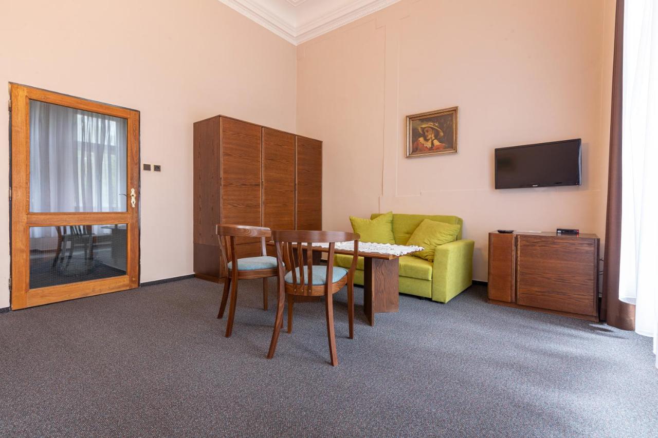 Hotel Slovan Plzen Exterior photo