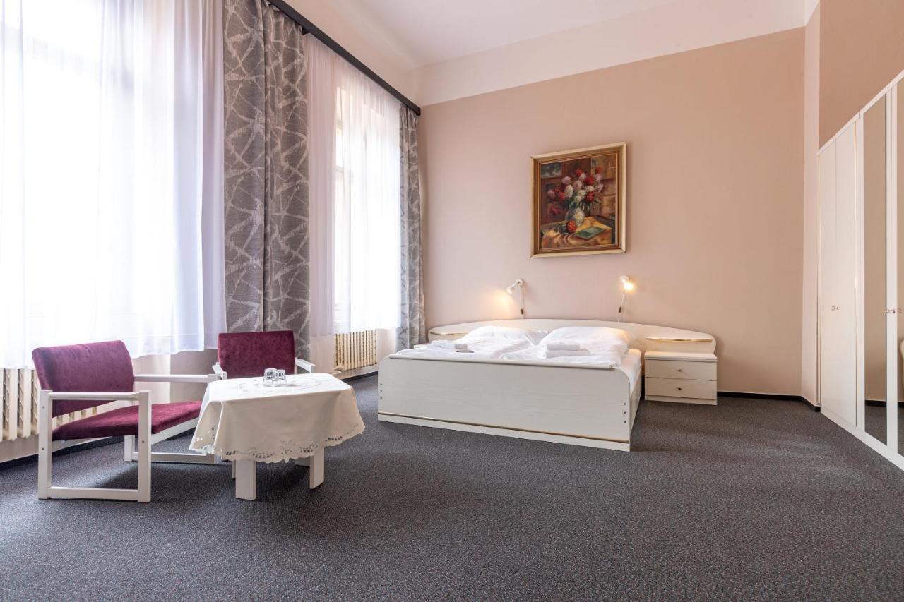 Hotel Slovan Plzen Exterior photo