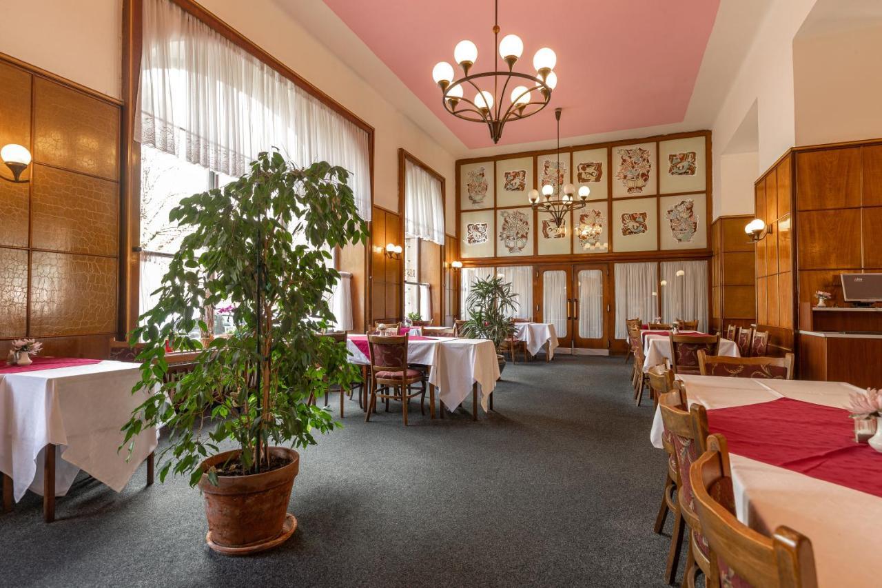 Hotel Slovan Plzen Exterior photo